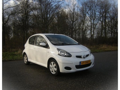 Toyota Aygo 1.0-12V Comfort Navigator . 5 Deurs . Navigati