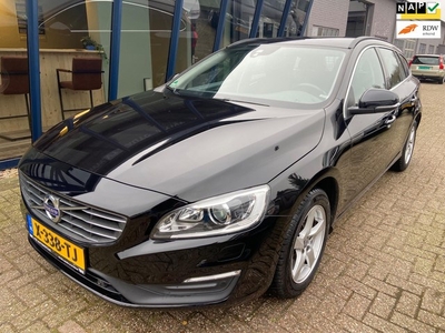 Volvo V60 1.5 T3 Momentum Automaat NAVI / CAMERA / XENON /