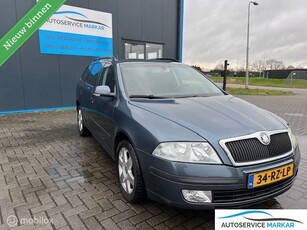 Skoda Octavia Combi 1.6 FSI Elegance nette auto .