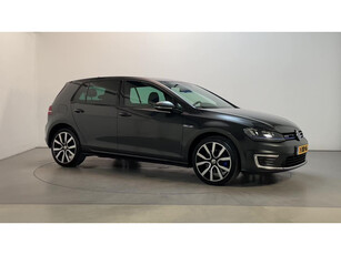 Volkswagen Golf 1.4 TSI GTE Leder Stoelverwarming Navigatie Parkeersensoren