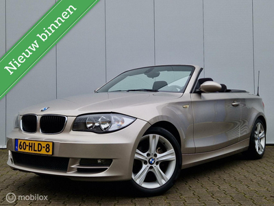 BMW 1-SERIE CABRIO 118i EXECUTIVE AIRCO/CRUISE/TREKHAAK/PARROT/17''LMV