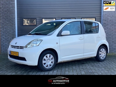 Daihatsu Sirion 2 1.0-12V 5-deurs EL.RAMEN/NAP/NIEUWE APK!