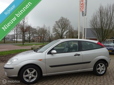 Ford Focus 1.6-16V Futura 3DRS, '04 ClimaLederLM wielen!