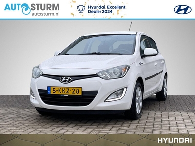 Hyundai i20 1.2i i-Deal 5-Deurs | Airconditioning | Park. Sensor | Radio-CD/MP3 Speler | Bluetooth Tel. | LM Velgen | Rijklaarprijs!