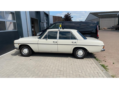 Mercedes-Benz 200-280 (W115) 200 NEDERLANDS AUTO MOTOR COMPLEET GEREVISEERD