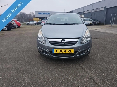 Opel Corsa 1.4-16V (bj 2010)