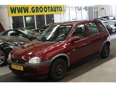 Opel Corsa 1.4i Strada Automaat Trekhaak, Schuif-/knateldak