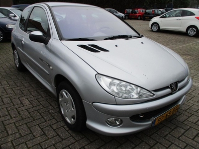 Peugeot 206 1.6-16V Quiksilver AIRCO! APK 12-2024!