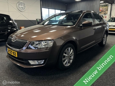 Skoda Octavia 1.2 TSI AUTOMAAT / NAVI / PANO DAK / NETJES