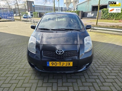 Toyota Yaris 1.3 VVTi Luna 1e EIG. incl. NWE APK/KOPPELING. uitsluitend op afspraak !