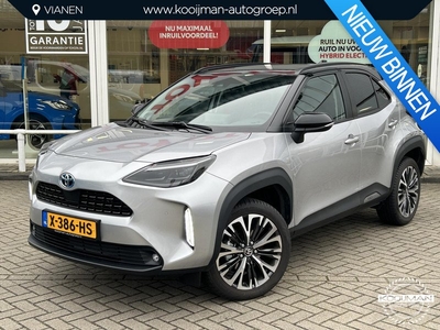 Toyota Yaris Cross 1.5 Hybrid Executive Bi-Tone met Panoramadak, Trekhaak en All season banden. NL Auto slechts 1562KM!