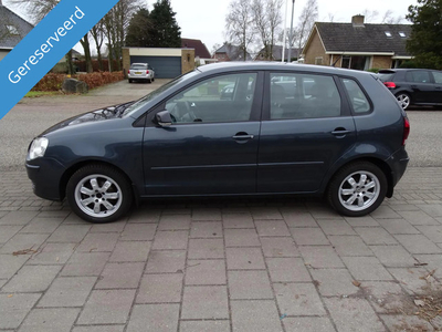 Volkswagen Polo 1.4-16V Turijn NW DISTRIBUTIERIEM / NW REMSCHIJVEN + REMBLOKKEN / NW. VOORBANDEN / APK TOT 23/02/2025