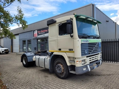 Volvo F 12.400 4X2 steel air geartronic Italian truck