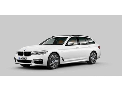 BMW 5 Serie Touring 540i xDrive M-Sport | Panorama | Trekhaak | 4-Wielbesturing | Comfort Zetels | Driving Ass. + | 360 Camera