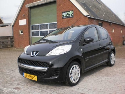 PEUGEOT 107 1.0-12V Urban Move