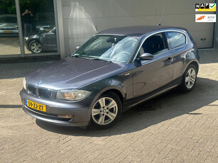 BMW 1-serie 116i Business Line / NETTE AUTO / RIJDT SCHAKELT GOED / DEALER ONDERHOUDEN