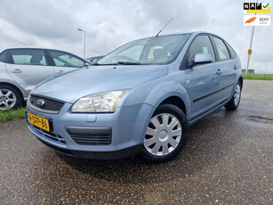 Ford Focus 1.8-16V Ambiente Flexifuel/airco/apk 09-03-2025/trekhaak/rijd schakelt goed /inruilen is mogelijk