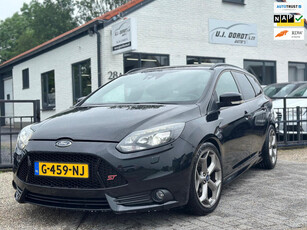 Ford Focus Wagon 2.0 EcoBoost ST-3 Gave auto!