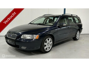 Volvo V70 2.5T Momentum AUTOMAAT / XENON / NAVI