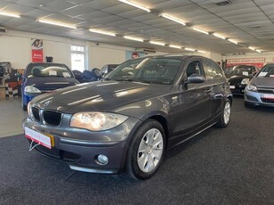 BMW 1-serie 118i High Executive. Versnellingsbak hoorbaar