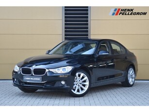 BMW 3-serie 320i High Executive * Leder * Xenon * PDC * 18