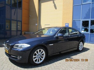 BMW 5 Serie 520i High Executive Leder/Navi/PDC/18inchLM