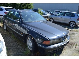 BMW 5-serie 523i auto start niet