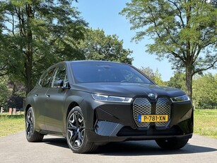 BMW iX xDrive50 High Executive 112 kWh (bj 2022, automaat)