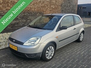 Ford Fiesta 1.3 Ambiente , Nieuwe apk , Trekhaak