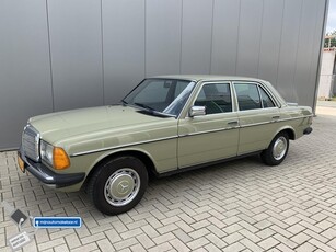 Mercedes-Benz 200 W123 sedan O.H. 100% aanwezig, altijd