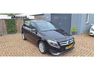 Mercedes-Benz B-Klasse 180 Ambition AUTOMAAT NAVIGATIE .