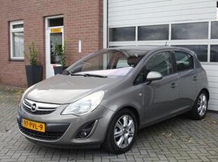 Opel CORSA 1.4-16V Cosmo Airco Stoelverwarming Stuurverwarming Fietsenrek Uitschuifbaar