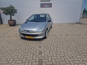 Peugeot 206 1.6-16V sport,leer ,airco,lm velgen,feb