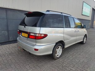 Toyota Previa 2.0 D-4D Luna grijs kenteken (bj 2002)