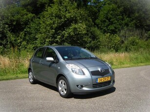 Toyota Yaris 1.3 VVTi Luna MMT . AUTOMAAT . Airco . 5 Deurs