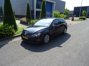 Volkswagen Golf 1.6 TDI Highline BlueMotion