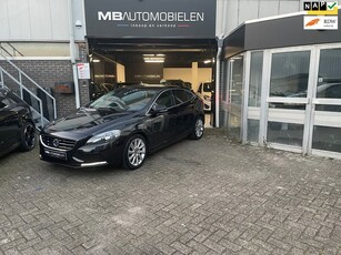 Volvo V40 1.6 T2 Momentum Zwart/1Jaar.APK/5Deurs/Full