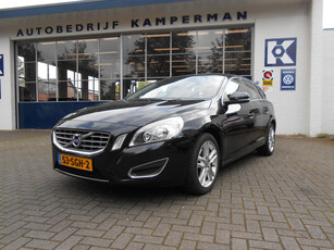 Volvo V60 1.6 T3 Momentum Trekhaak / Airco / 17