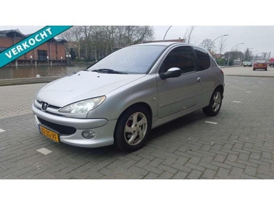 Peugeot 206 1.6-16V Gentry Prem.1 jaar Apk 2003 nette auto!!