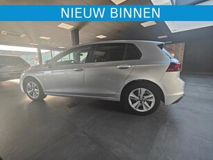 Volkswagen Golf 1.5 TSI 130pk Life I Navigatie I multimedia