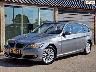 BMW 3-serie Touring 318i Luxury Line (Panodak / Climate / Cruise / Navi / APK 05-2025!)