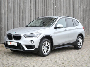 BMW X1 sDrive20i High Executive - Dealer onderhouden - Trekhaak - Groot navi - Camera - Head-up display