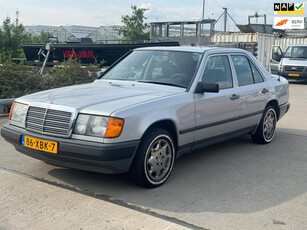 Mercedes-Benz 200-500 (W124) 300 E automaat sedan airco 1987