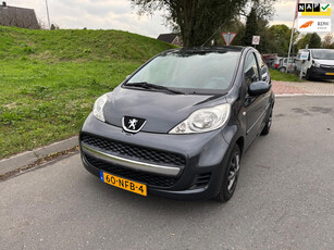 Peugeot 107 1.0-12V Urban Move 5Drs Airco