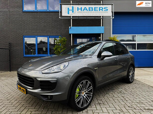 Porsche Cayenne 3.0 S E-Hybrid 333PK|Navi|Pano|Sportstoelen|Camera|Xenon\Led|Leder|Trekhaak|Luchtvering|StoelVW|Cruise|PDC|Climate