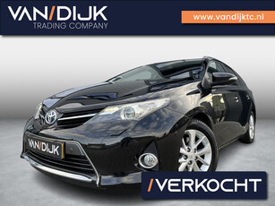 Toyota Auris Touring Sports 1.8 Hybrid Lease Pro Automaat ✓Bi-Xenon ✓Panoramadak ✓Navigatie ✓Camera ✓Stoelverwarming ✓Parkeersensoren ✓Dealer onderhouden