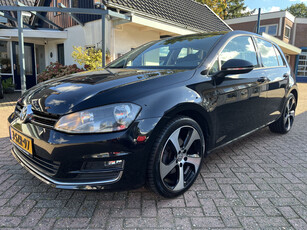 Volkswagen Golf 1.2 TSI Highline | MOTOR GEREVISEERD bij 80.000 km | Orgn. GTI velgen | Bluetooth | Trekhaak | Cruise | Clima |