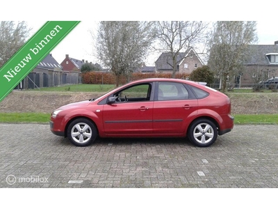 Ford Focus 1.6-16V Futura. Dealer onderhouden nw D riem +APK