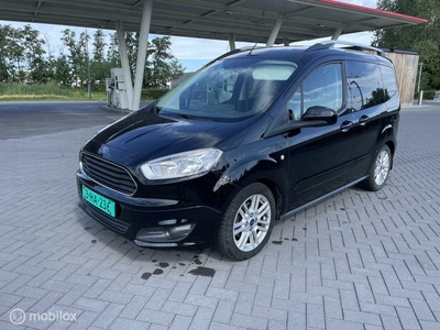 Ford Tourneo Courier 1.0 Titanium