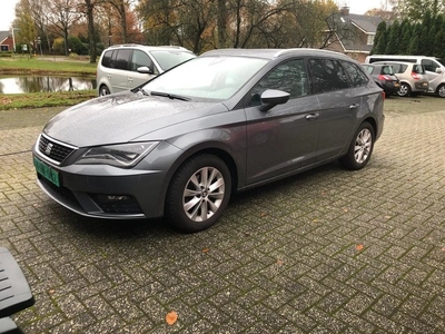 SEAT León ST 1.6 TDI Style Business Intense Panorama dak